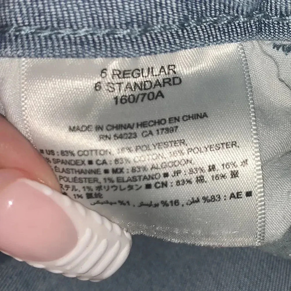 Old Navy Mid-Rise Rockstar Jeans - Picture 4 of 4